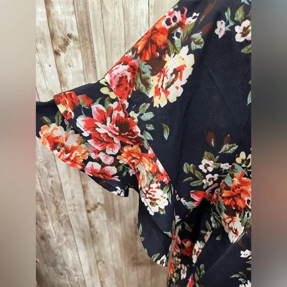 Umgee Navy Floral Blouse - Size S‎ - Picture 2 of 6